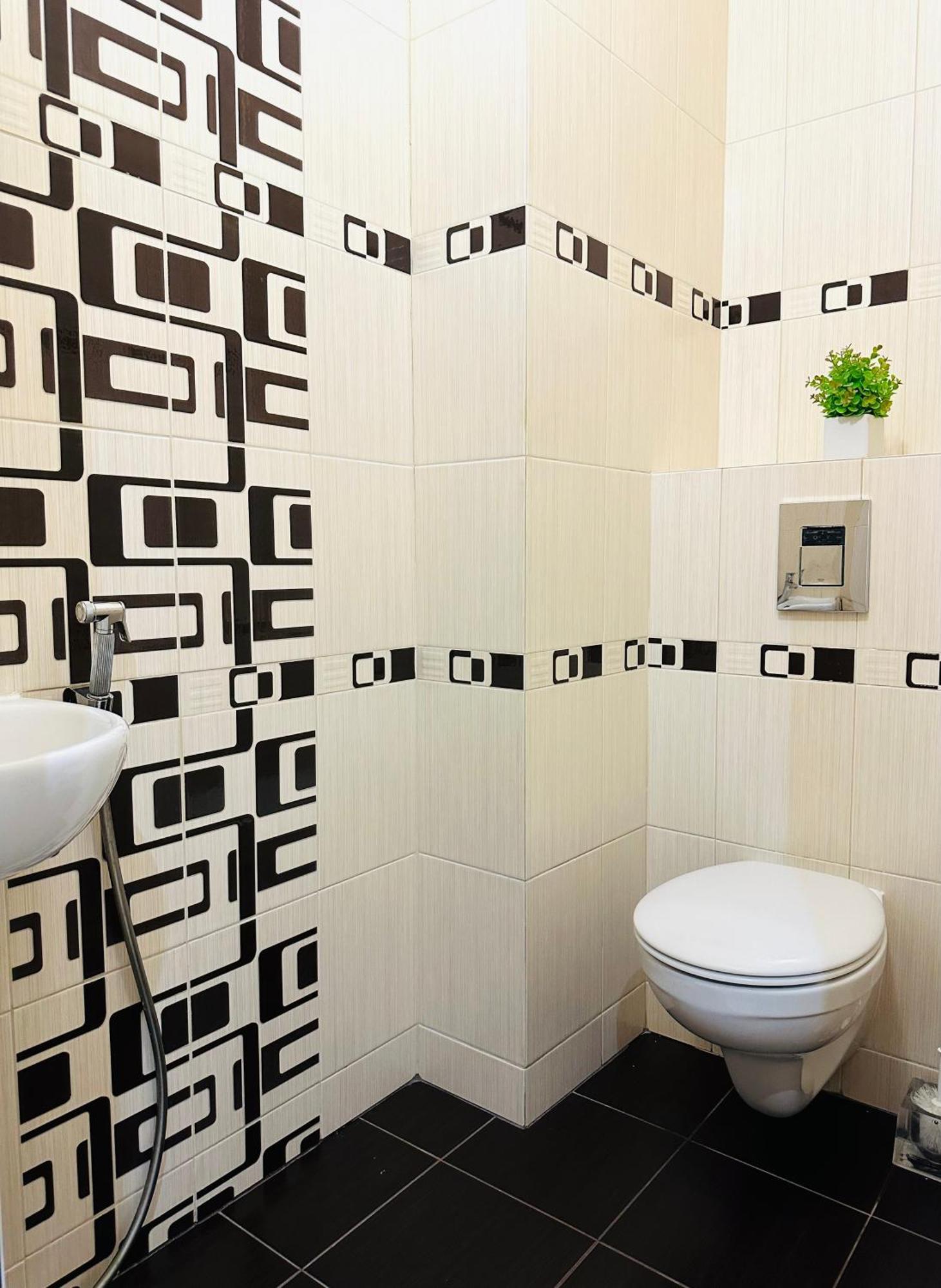 Apartments With A Coffee Machine In The City Center, Near A Park And Zlata Plaza Rivne Extérieur photo